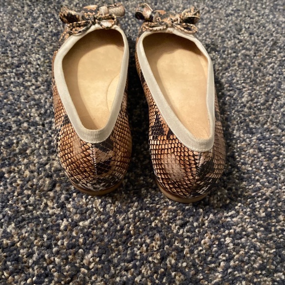 Stuart Weitzman Flats. Size 7 - Picture 5 of 6